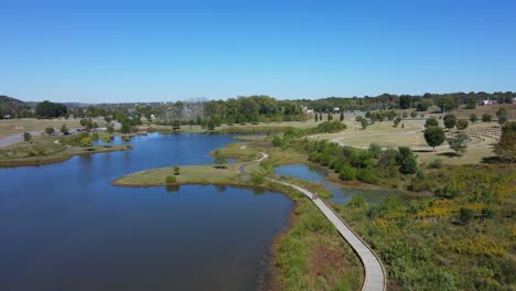 Drone-shot-Flying-over-fishing-pond-and-walking-path-at-the-city-of-Clarksville-close-to-the-Marina,-Tennessee