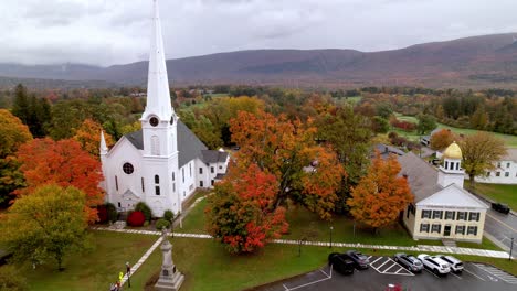 aerial-push-in-manchester-vermont-in-fall-with-autumn-leaf-color
