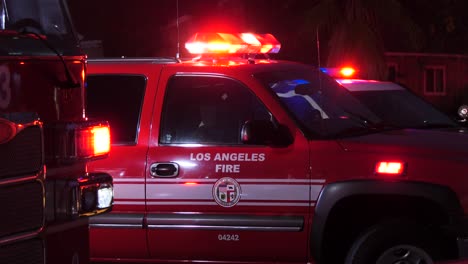 Feuerwehrauto-Reagiert-Auf-Hilferuf