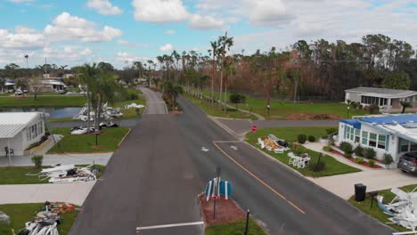4K-Drohnenvideo-Von-Mobilheimen,-Die-Durch-Den-Hurrikan-Ian-In-Florida-Beschädigt-Wurden---35