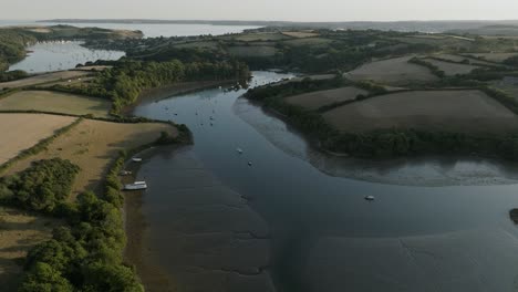Mündung-St-Mawes-Percuil-Fluss-Cornwall-Abend-Hoher-Winkel-Antenne-Ebbe-Sommer-Boote