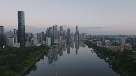 Cinematic-Drone-flying-away-from-Brisbane-City-and-Gardens