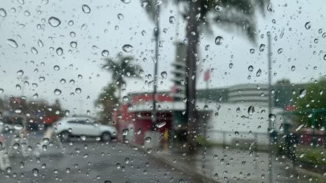 Regen-Tropft-Autofenster-Herunter