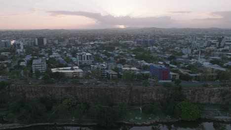Cinematic-Drone-away-from-Kangaroo-point-cliffs-at-Sunrise