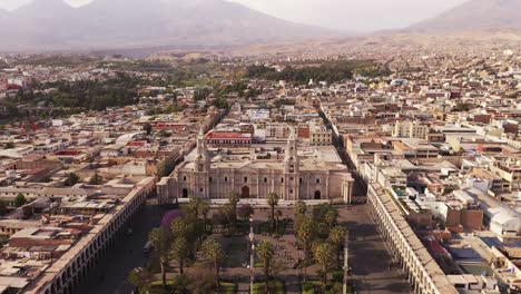 Arequipa-Kathedrale-Und-Hauptplatz-Drohne