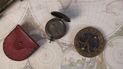 Eine-Auswahl-Antiker-Nautischer-Instrumente,-Darunter-Sonnenuhr-Und-Kompass-Auf-Einer-Vintage-Weltkarte