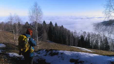 Ein-Landschaftsfoto-Von-Einem-Wolkenmeer-In-Den-Bergen-Zu-Machen