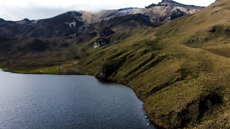 Crater-lake-in-Los-Nevados-National-Park,-Andes-mountains