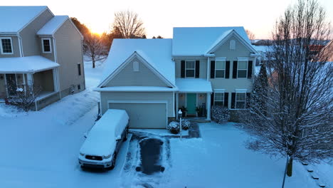 American-homes-covered-in-fresh-winter-snow