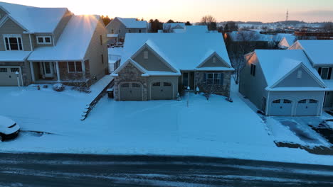Snow-covered-homes-and-cars-in-fresh-winter-snowstorm