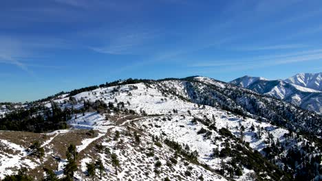 Vista-Del-Monte-Baldy-Cubierto-De-Nieve-Desde-El-Punto-De-Inspiración