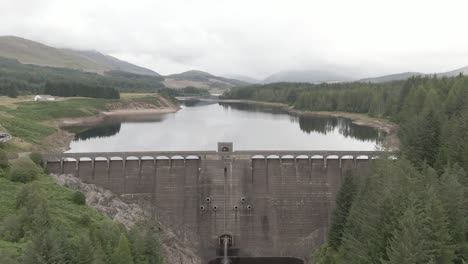 Flying-over-Laggan-Dam,-located-on-the-River-Spean-south-west-of-Loch-Laggan-in-the-scottish-highlands