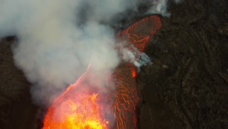 Imágenes-De-Arriba-Hacia-Abajo-De-La-Lava-Fundida-En-La-Erupción-Del-Volcán-Fagradallsfjall
