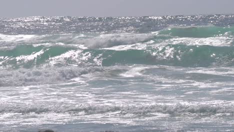 Barreling-waves-along-the-coastlines-of-Monterey,-California-