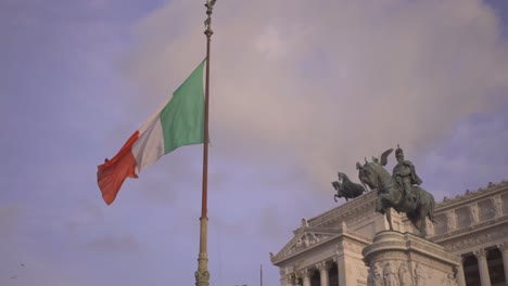 Italian-flag-waving-in-Piazza-Venezia-in-the-afternoon