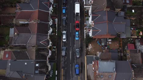 Top-down-aerial-shot-of-a-residential-street-on-a-housing-estate,-England