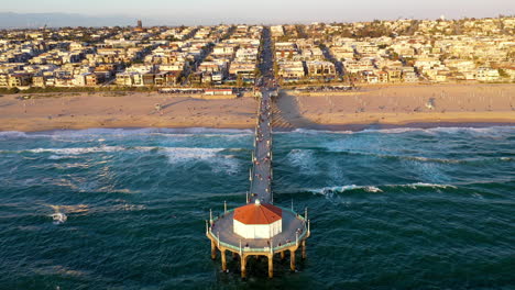 Aerial-shot-of-Manhattan-Beach,-California,-USA