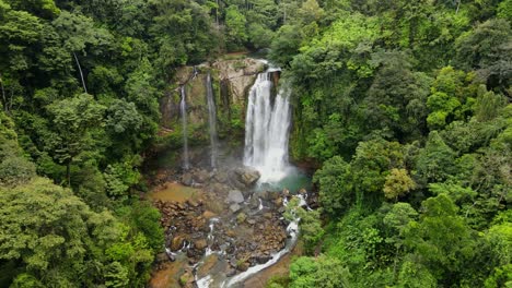 Nauyaca-Wasserfälle-Costa-Rica-Drohnenaufnahme-Dominical-Nature-Park