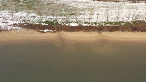 Eine-Luftaufnahme-über-Calvert-Vaux-Park-An-Einem-Kalten-Wintermorgen