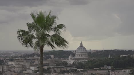 Rom-Vor-Dem-Regensturm-Wird-Der-Himmel-Dunkel-Und-Windig