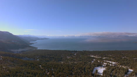 Luftbild-Von-Lake-Tahoe-In-Nevada-An-Einem-Schönen-Wintertag