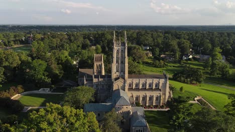 Circling-Shot-of-the-Bryn-Athen-Cathedral-in-Bryn-Athyn,-PA,-USA