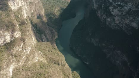 Limestone-Cliffs-On-The-Grijalva-River-At-Sumidero-National-Park-In-Chiapas-State,-Mexico
