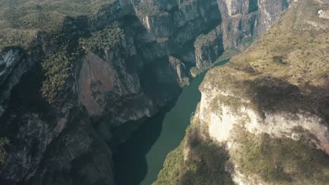 Breathtaking-View-Of-Sumidero-Canyon-In-Chiapas-State,-Southern-Mexico