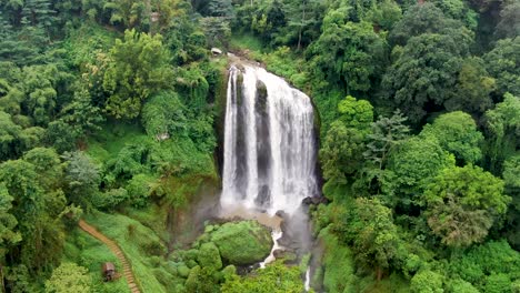 Curug-Sewu-Wasserfall-In-Kendal,-Zentral-Java