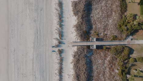 Beach-boardwalk-from-dunes-to-sand-from-above