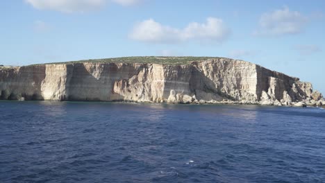 Costa-De-La-Isla-En-El-Mar-Mediterráneo-Cerca-De-Malta