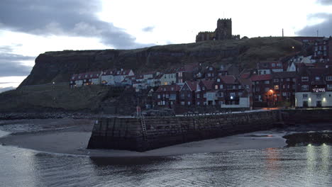 Whitby,-North-York-Moors,-Morgendämmerung-Am-Hafen,-Boote---4k-Prores-422hq,-Bmpcc-Clip-14---Jan-2022