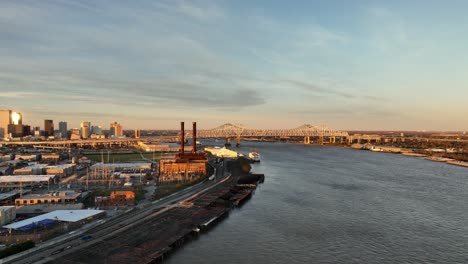 Blick-Auf-Die-Crescent-City-Twin-Spans-Bridge-über-Den-Mississippi-River-In-New-Orleans