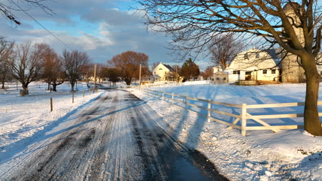 Rural-Amish-farm-in-countryside-after-winter-snow