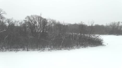 Luftbild-Von-Bäumen-Während-Eines-Winterschneesturms-In-Minnesota