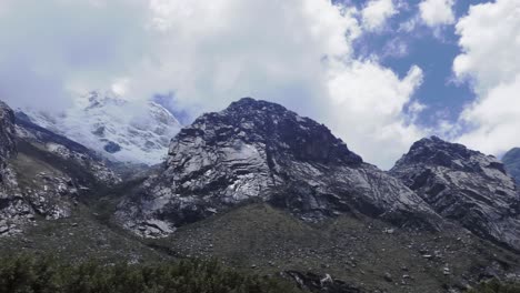 Llanganuco-See,-Schneebedeckter-Huascaran-Berg,-Ancash,-Peru---Uhd
