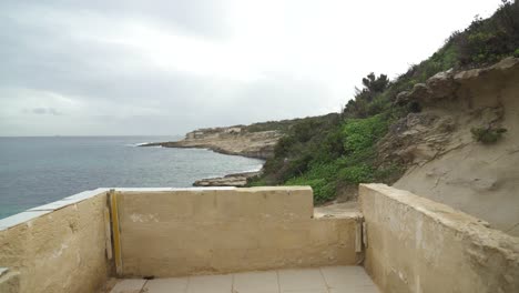 Día-Lluvioso-En-La-Hermosa-Playa-De-Piedra-Kalanka-En-Malta