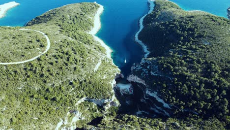 An-aerial-shot-of-the-beach-Stiniva,-wonder-of-geology-on-Vis-island,Dalmatia,-Croatia
