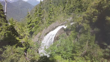 Wasserfall-Auf-Mount-5040,-Vancouver-Island,-Kanada
