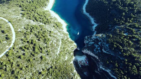 A-Top-view-of-the-beach-Stiniva,-wonder-of-geology-on-Vis-island,Dalmatia,-Croatia
