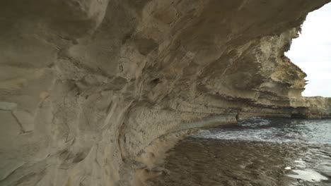 Limestone-Wall-near-Il-Kalanka-Beach-in-Malta-with-Splashing-Water-in-Bay