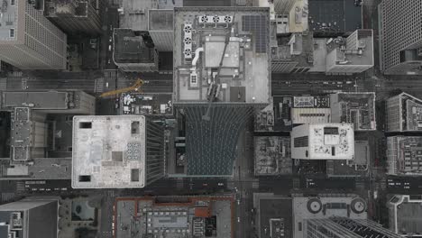 Blick-Von-Oben-Auf-Seattles-Einzigartigen-Regnerischen-Quadratischen-Turm-Im-Bau