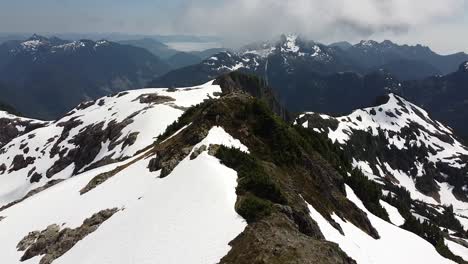 Aerial-Mountain-Mount-5040,-Vancouver-Island,-Kanada