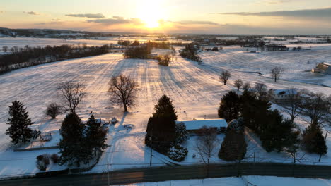 Rural-farmland-in-winter-snow