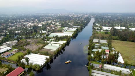 rotational-view-of-chinampa-in-xochimilco