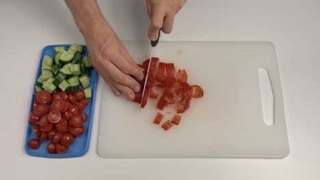 Man-cutting-paprika-with-knife