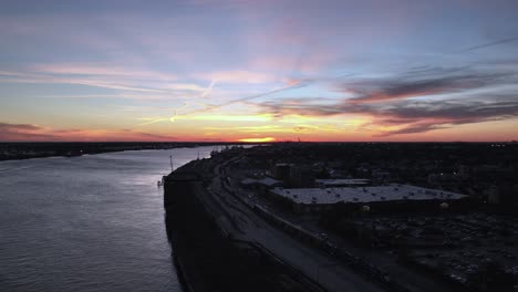 Dusk-in-New-Orleans,-Louisiana-near-the-Port-Authority