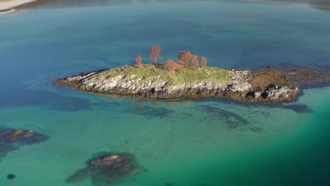 A-small-island-in-the-shallows-of-the-Trongstraumen-on-Senja