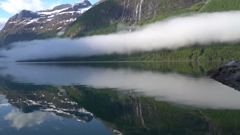 Timelapse-of-the-clouds-dancing-over-the-calm-lake