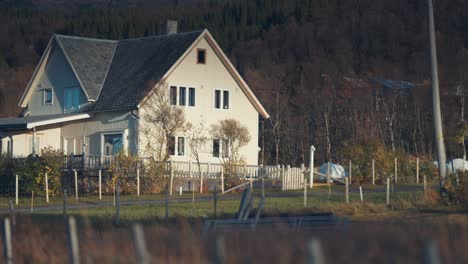 A-farmhouse-in-the-Norwegian-countryside